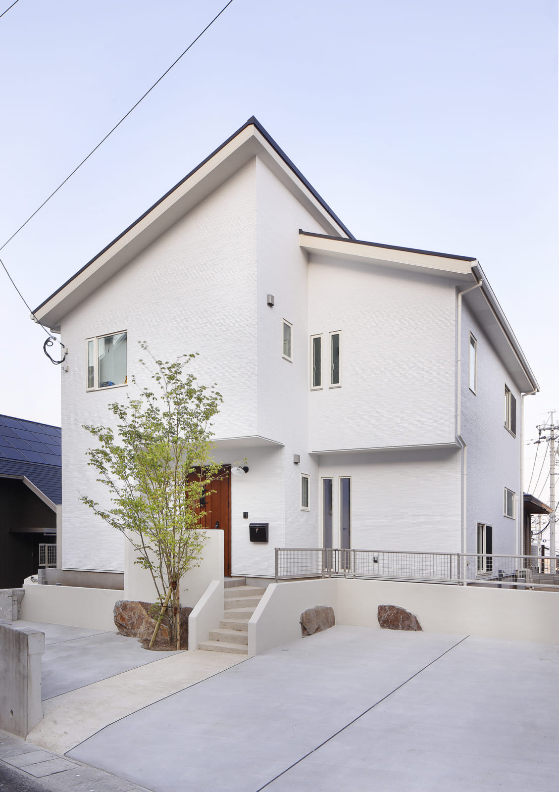 白と木目が心地いいカフェスタイルハウスの写真4