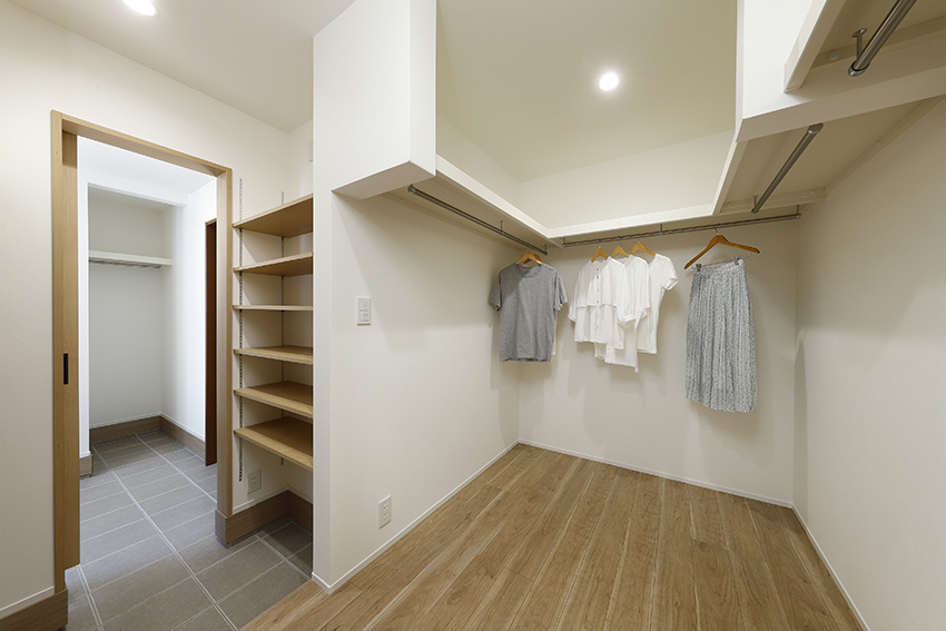 中庭と光を取り込む、和モダンな平屋の写真4