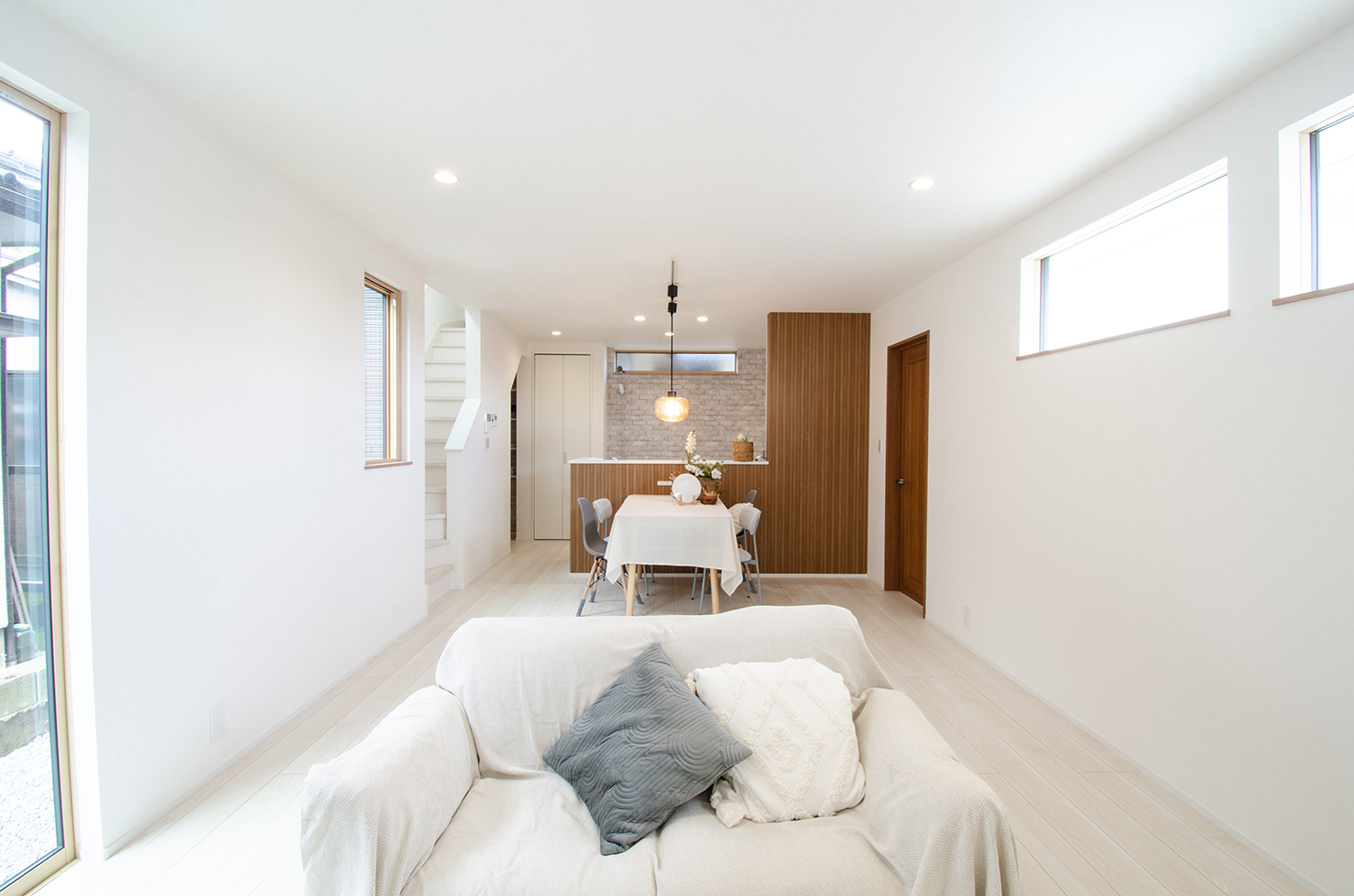 光と木のぬくもりに包まれる、明るい3LDKの住まいの写真3